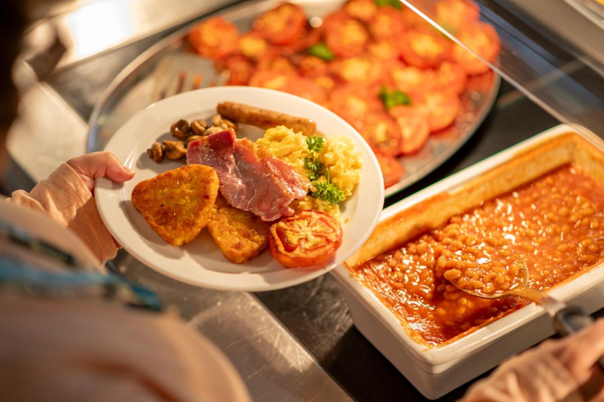 사룸 컬리지 서비스 Ltd 호텔 솔즈베리 외부 사진